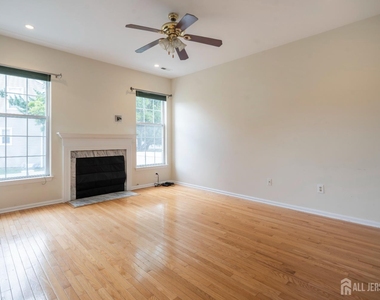1301 Dahlia Circle - Photo Thumbnail 7