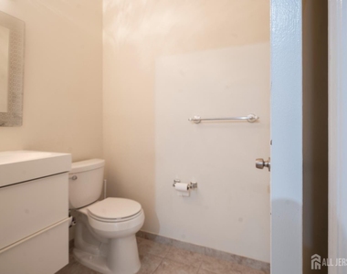 1301 Dahlia Circle - Photo Thumbnail 5
