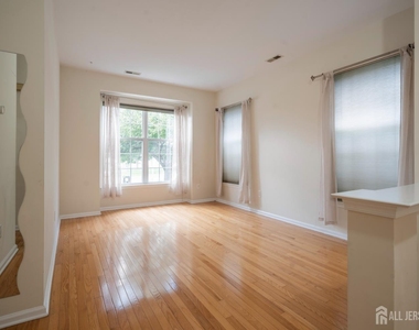 1301 Dahlia Circle - Photo Thumbnail 3