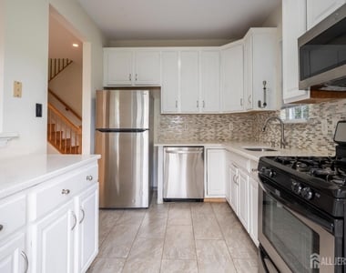 1301 Dahlia Circle - Photo Thumbnail 9