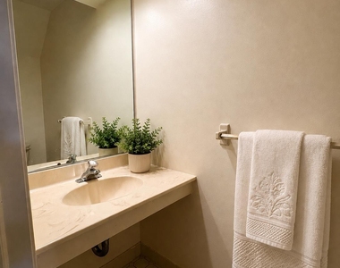 2703 Deerfield Drive - Photo Thumbnail 7