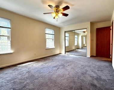2703 Deerfield Drive - Photo Thumbnail 11