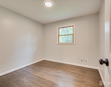 58 Pleasant Valley Road - Photo Thumbnail 27