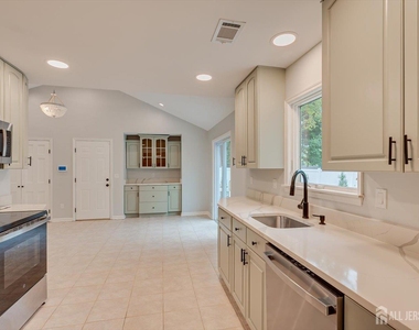 58 Pleasant Valley Road - Photo Thumbnail 13