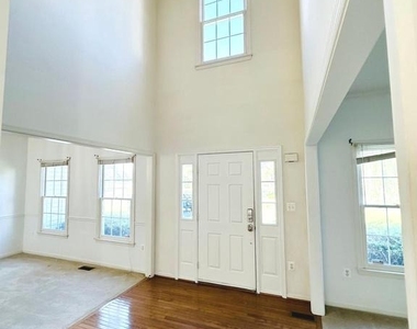 19 Sunrise Valley Court - Photo Thumbnail 2
