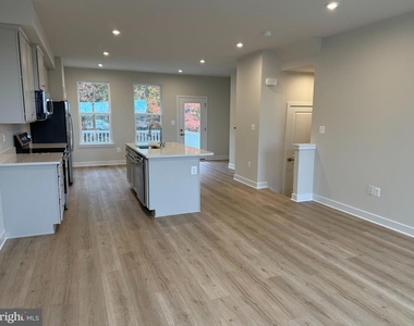 6932 Braxton Springs Way - Photo Thumbnail 8