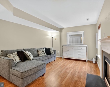 11082 Clovertree Court - Photo Thumbnail 7