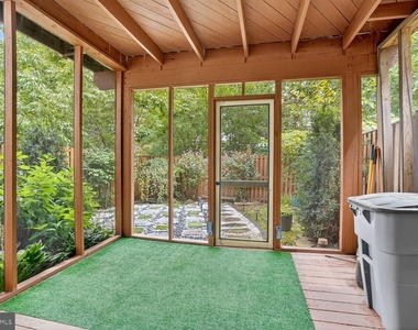 11082 Clovertree Court - Photo Thumbnail 21