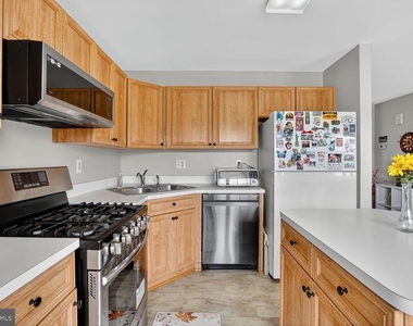 11082 Clovertree Court - Photo Thumbnail 12