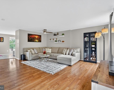 11082 Clovertree Court - Photo Thumbnail 9