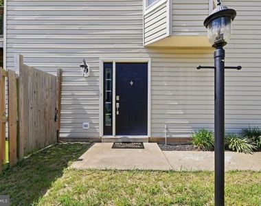 8928 Brewer Creek Place - Photo Thumbnail 4