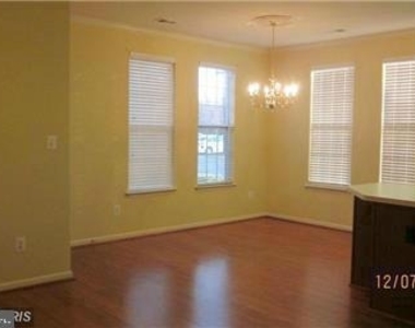 21197 Mcfadden Square - Photo Thumbnail 5