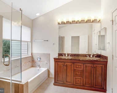 20913 Sandstone Square - Photo Thumbnail 36