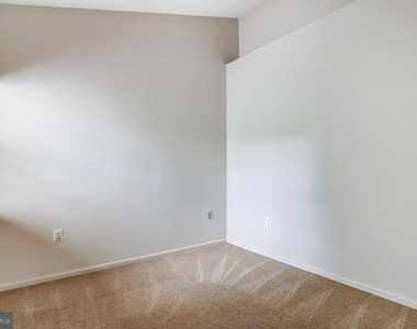 20913 Sandstone Square - Photo Thumbnail 25