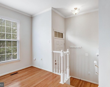 20913 Sandstone Square - Photo Thumbnail 2