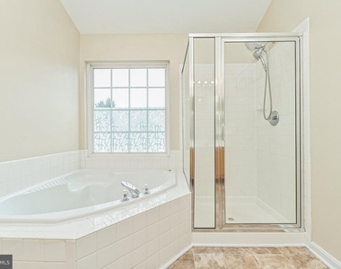18541 Sierra Springs Square - Photo Thumbnail 23