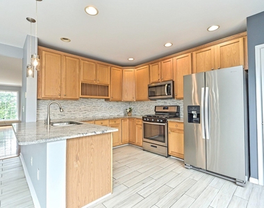 18541 Sierra Springs Square - Photo Thumbnail 11