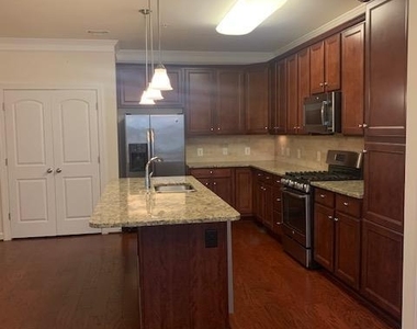 13723 Neil Armstrong Avenue - Photo Thumbnail 3
