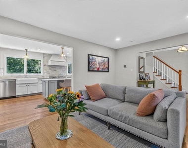 723 Forest Ridge Drive - Photo Thumbnail 7