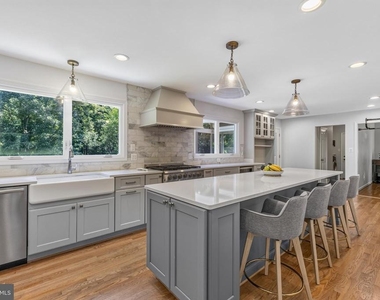 723 Forest Ridge Drive - Photo Thumbnail 5