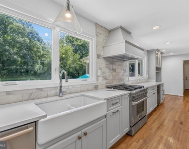 723 Forest Ridge Drive - Photo Thumbnail 12