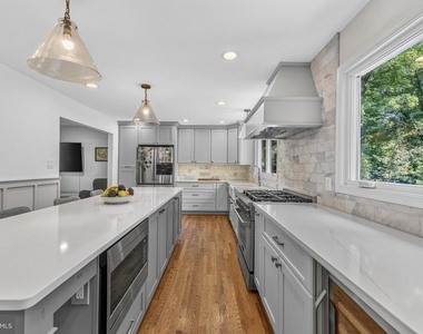 723 Forest Ridge Drive - Photo Thumbnail 10