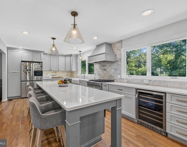 723 Forest Ridge Drive - Photo Thumbnail 9