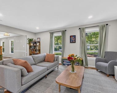 723 Forest Ridge Drive - Photo Thumbnail 6