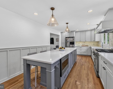 723 Forest Ridge Drive - Photo Thumbnail 11