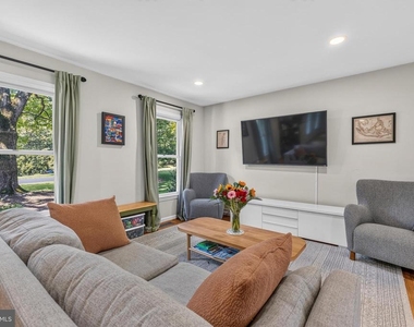 723 Forest Ridge Drive - Photo Thumbnail 2