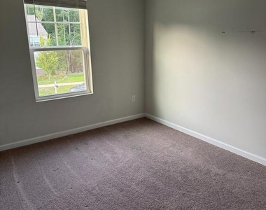 18056 Jackson Drive - Photo Thumbnail 4