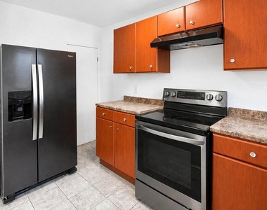 1419 Lardner Street - Photo Thumbnail 3