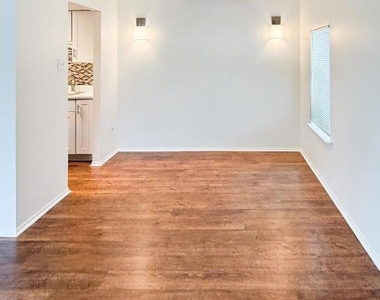 315 Village Walk - Photo Thumbnail 7