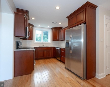 107 W Circular Avenue - Photo Thumbnail 13