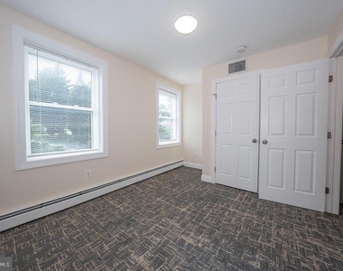 107 W Circular Avenue - Photo Thumbnail 36