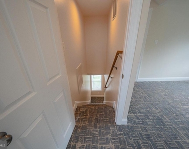 107 W Circular Avenue - Photo Thumbnail 40