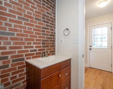 107 W Circular Avenue - Photo Thumbnail 23