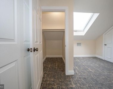 107 W Circular Avenue - Photo Thumbnail 44