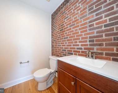 107 W Circular Avenue - Photo Thumbnail 22