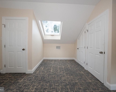 107 W Circular Avenue - Photo Thumbnail 42