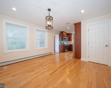 107 W Circular Avenue - Photo Thumbnail 11