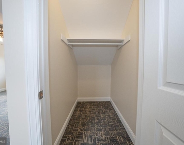 107 W Circular Avenue - Photo Thumbnail 43
