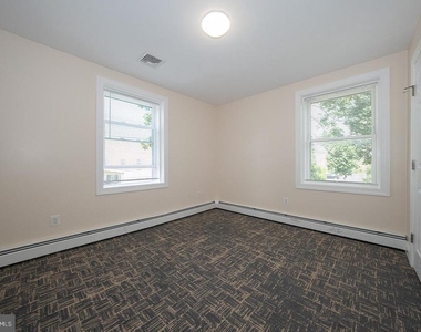 107 W Circular Avenue - Photo Thumbnail 31