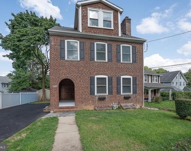 107 W Circular Avenue - Photo Thumbnail 2