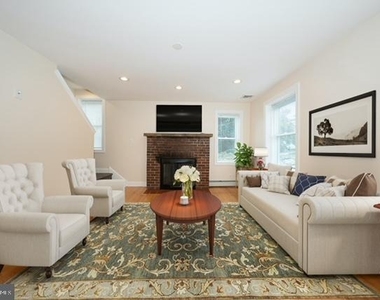107 W Circular Avenue - Photo Thumbnail 60