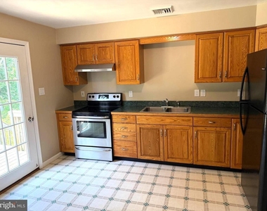 101 Oak Grove Road - Photo Thumbnail 4