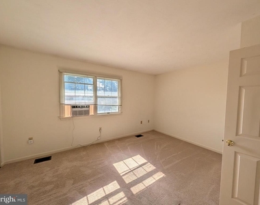 105 Ridge Avenue - Photo Thumbnail 11