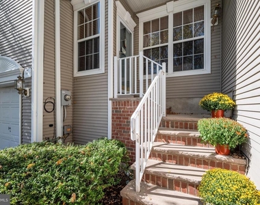 17 Stafford Drive - Photo Thumbnail 2