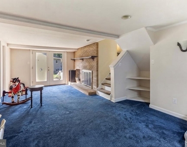 914 Schuyler Place - Photo Thumbnail 3