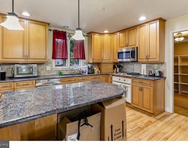 914 Schuyler Place - Photo Thumbnail 2